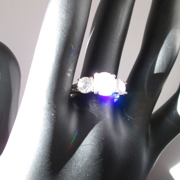 💍✨ Retired LIA SOPHIA BLANCA CZ Cubic Zirconia Sparkly Silver Tone Ring Size 8 - Picture 13 of 14